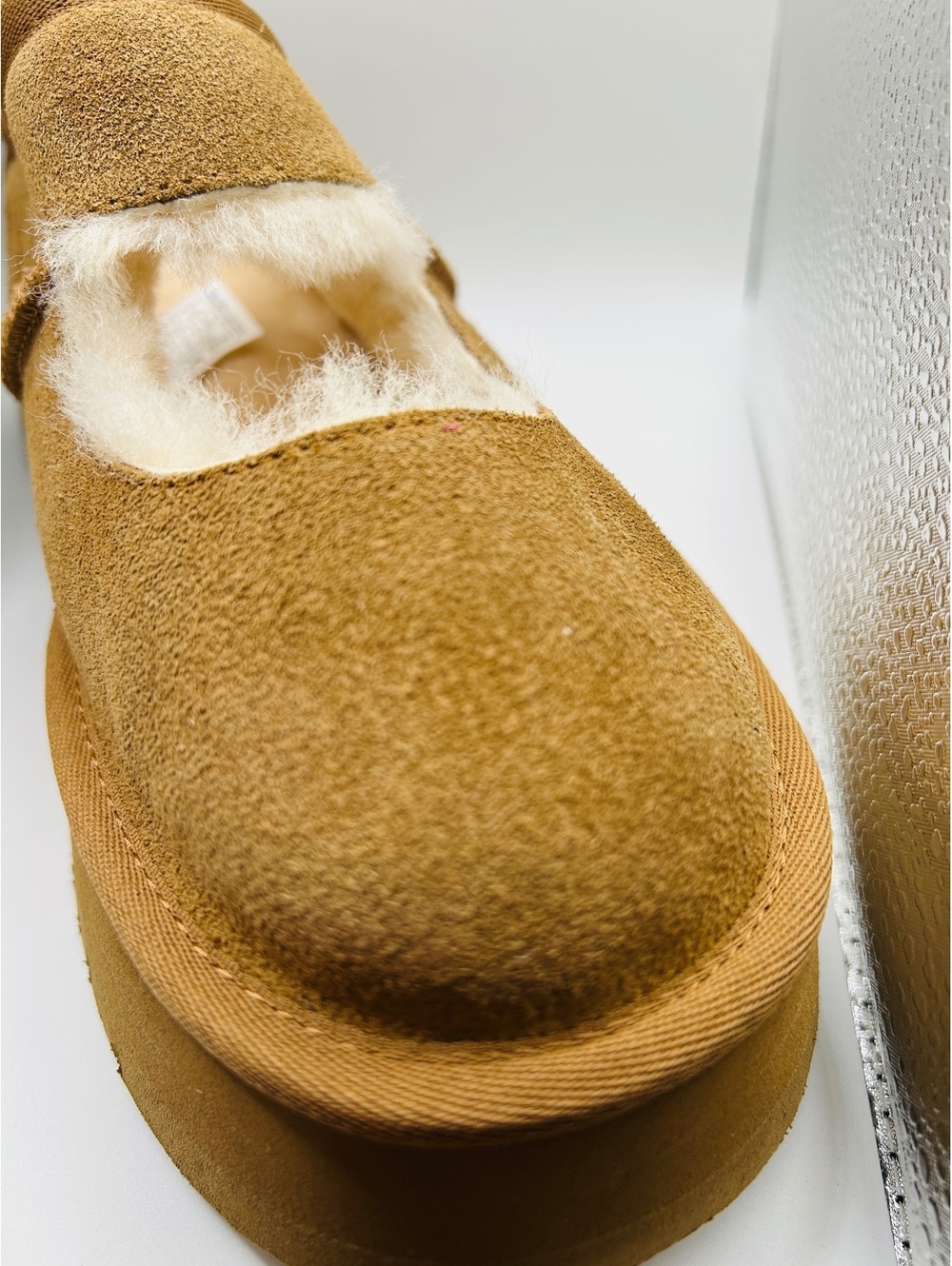 UGGS Ladies Bea Mary Jane Platform Clog, Blends Sherling & Peek-A-Boo Size 9 NIB - Picture 3 of 10